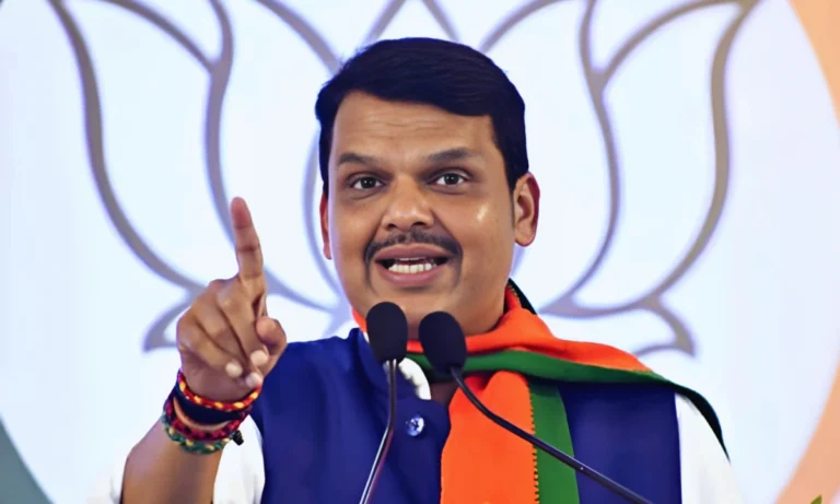 “धूल चेहरे पर थी और आप आईना साफ करते रहे”, फडणवीस ने कसा तंज